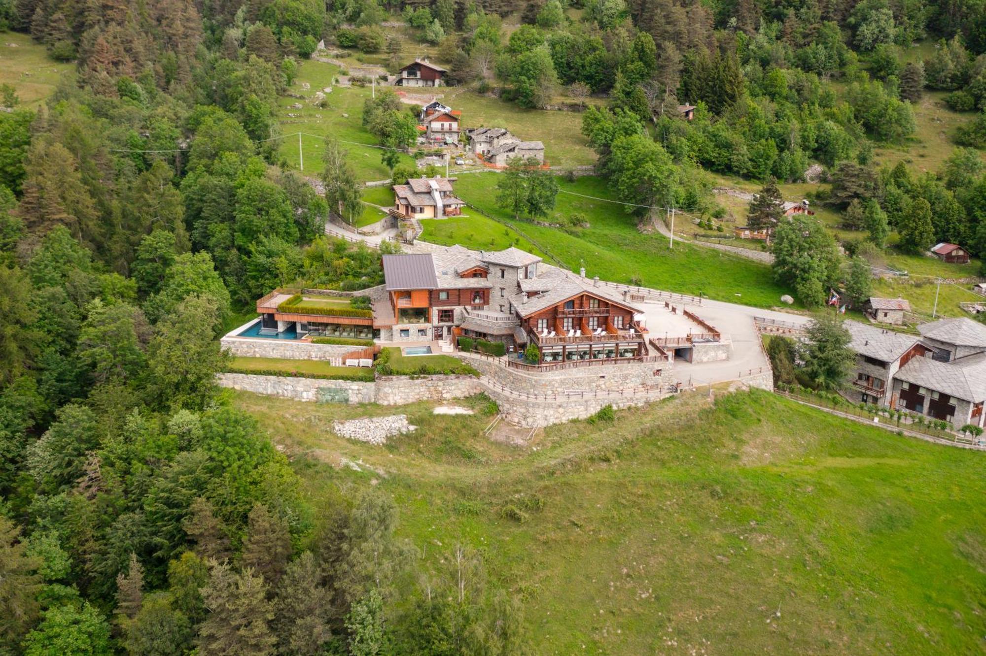 Hotel Silou Retreat à Champdepraz Extérieur photo