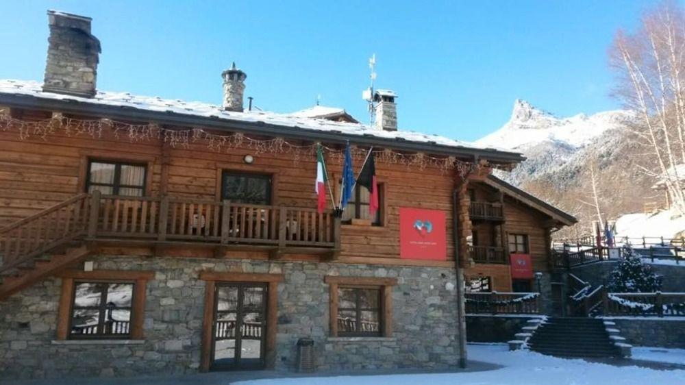 Hotel Silou Retreat à Champdepraz Extérieur photo